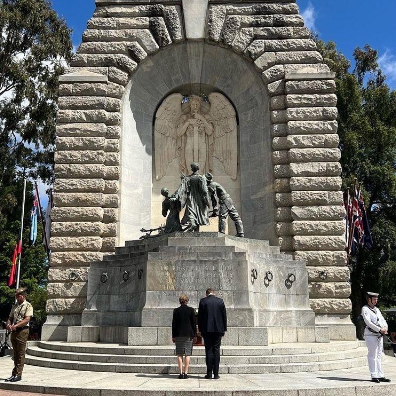 At the National War Memorial, the Governor, as patron of The Returned and Services League of Australia (SA/NT Branch), accompanied by Mr Bunten, placed a cross and a wreath the Remembrance Day Service.