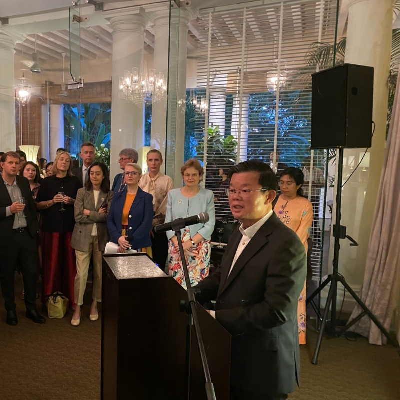 YAB Chow Kon Yeow and Her Excellency