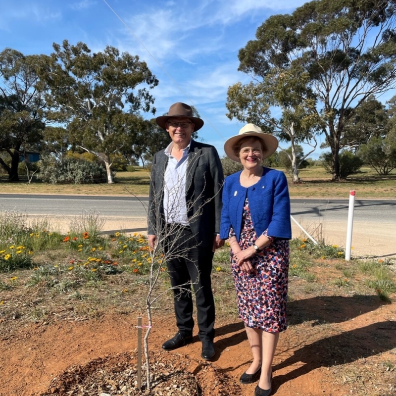 Rod Bunten and Frances Adamson AC Governor of South Australia at Cashmore Avenue